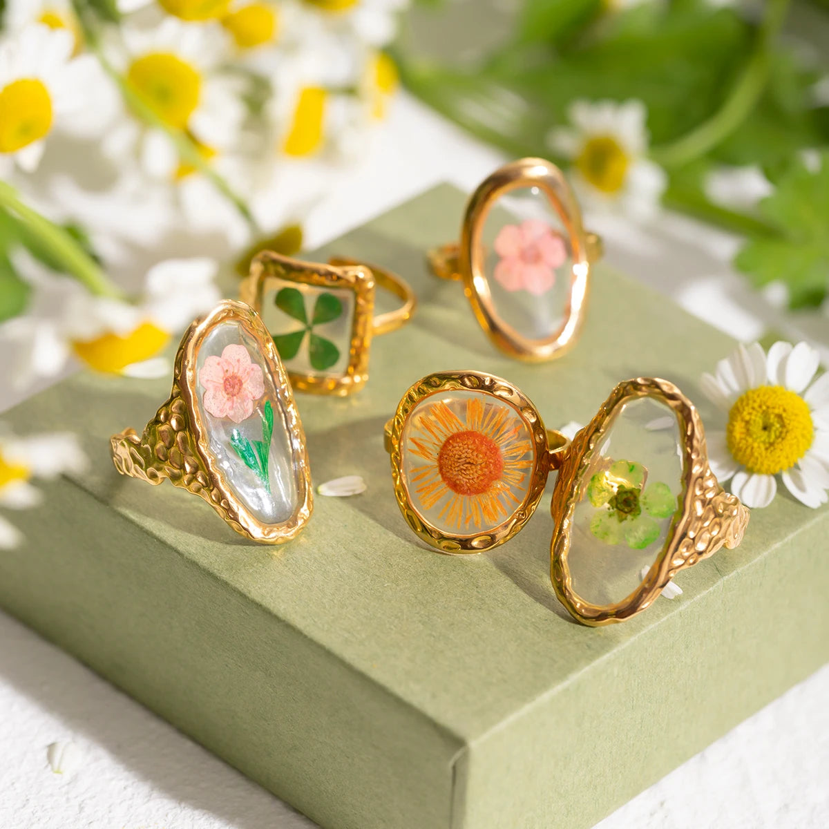 Literary Retro Eternity Flower Design 18K Gold Plated Adjustable Stainless Steel Ring